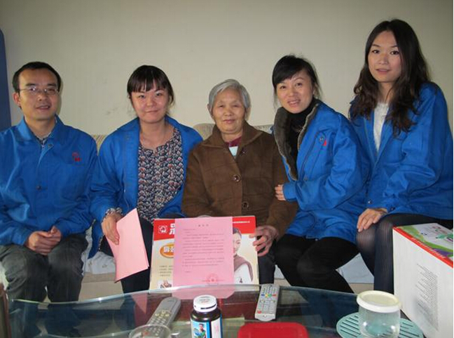 乐玩在线手机版（大中国区）集团重阳节慰问驻外职工家人