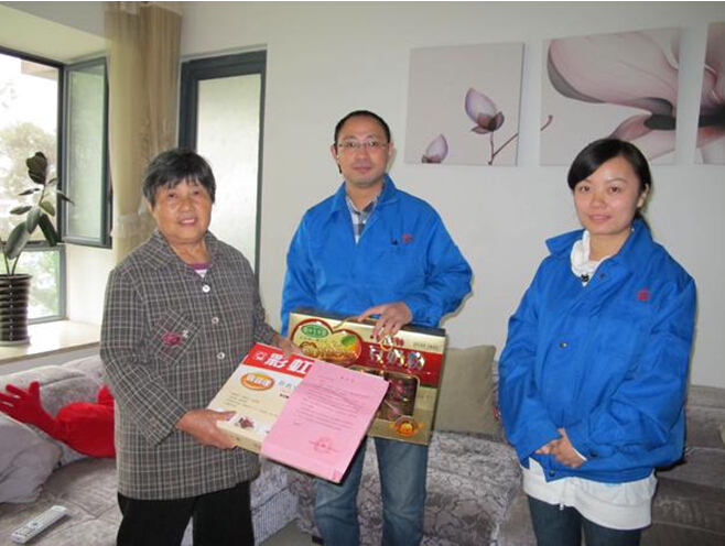 乐玩在线手机版（大中国区）集团重阳节慰问驻外职工家人