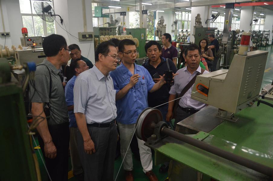 中国轻工业职工思想政治工作研究会领导参观乐玩在线手机版（大中国区）集团制线车间