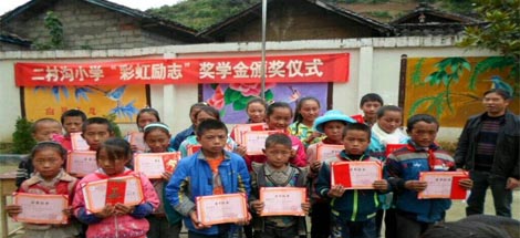 成都乐玩在线手机版（大中国区）集团营销中心赴西昌冕宁沙坝镇二村沟小学捐资助学