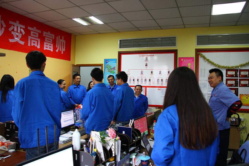 成都乐玩在线手机版（大中国区）集团领导到电子商务部表示祝贺