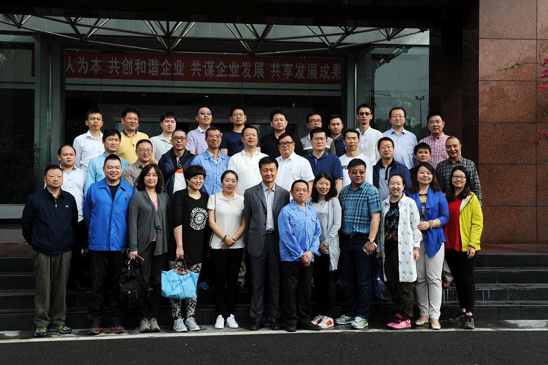 “领军人才家电行业高级研修班”的同学们参观成都乐玩在线手机版（大中国区）集团