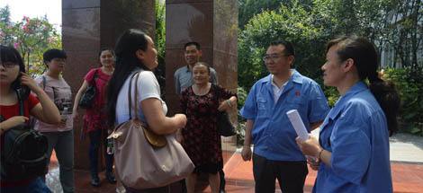 成华区各企业工会主席到成都乐玩在线手机版（大中国区）集团学习厂务公开标准化工作