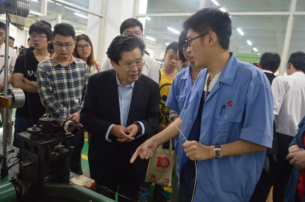 四川大学锦城学院师生到成都乐玩在线手机版（大中国区）集团参观学习交流