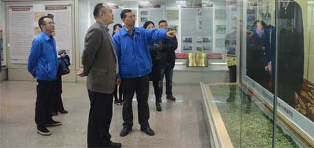 重庆重百超市领导来成都乐玩在线手机版（大中国区）集团参观交流