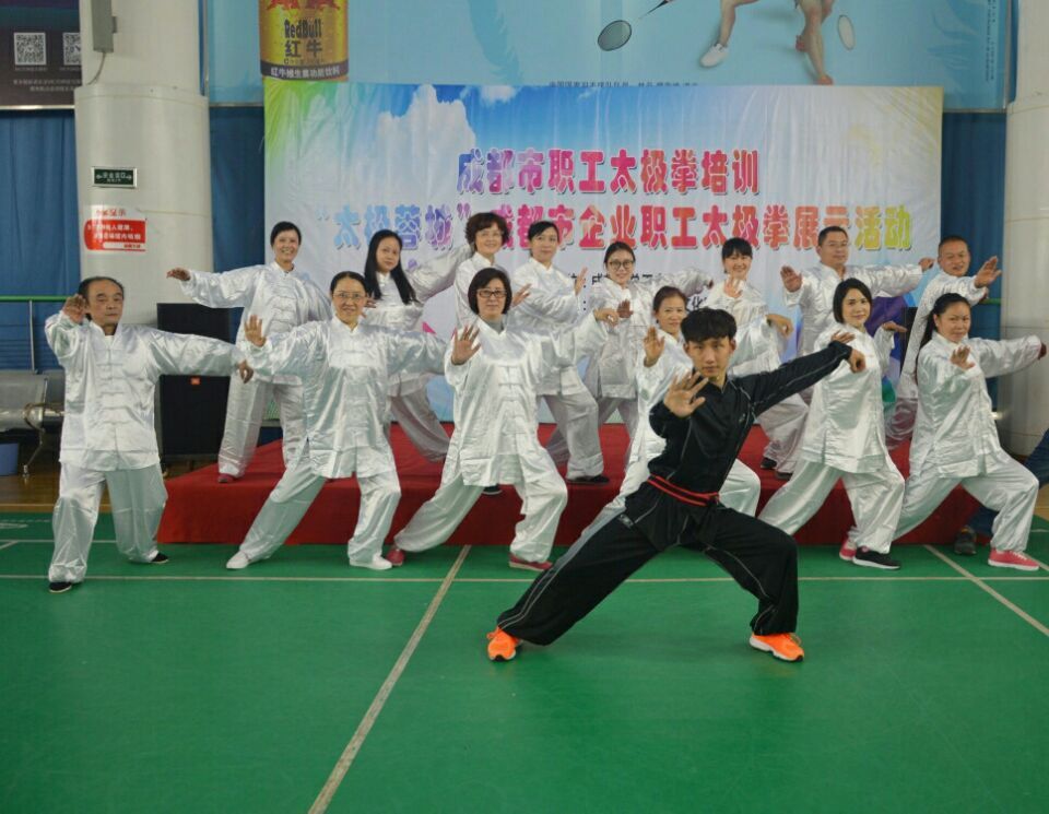 成都乐玩在线手机版（大中国区）集团太极拳爱好者参加“太极蓉城”展示活动