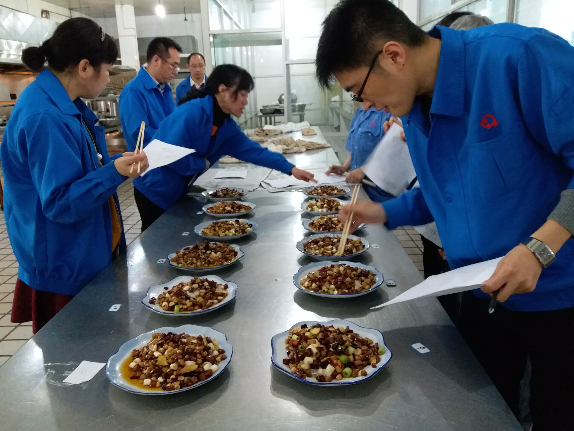 成都乐玩在线手机版（大中国区）集团举办“技能成就梦想”首届烹饪技能大赛