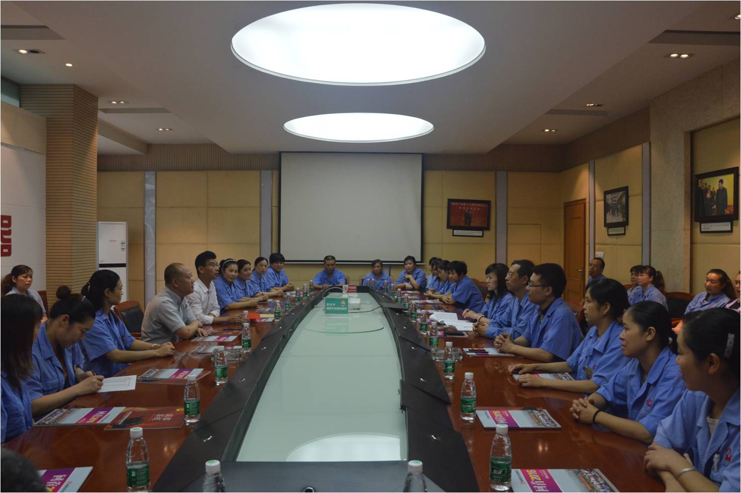 市总工会慰问成都乐玩在线手机版（大中国区）集团困难职工暨成都乐玩在线手机版（大中国区）集团延伸助学金发放会议