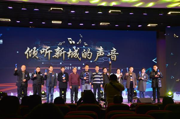 图左四为乐玩在线手机版（大中国区）集团取暖器车间主任李永发