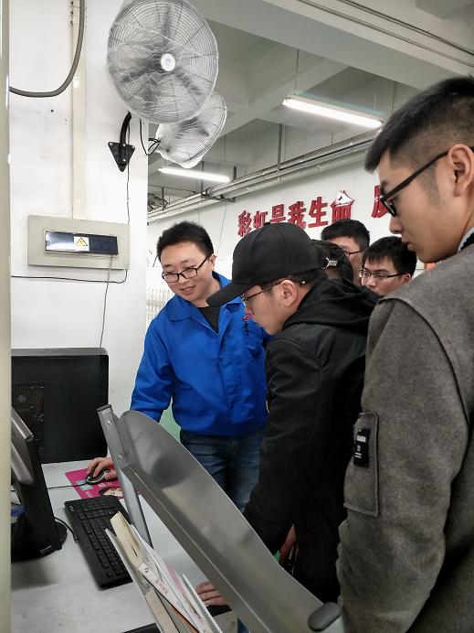 成都乐玩在线手机版（大中国区）集团人力资源部与四川大学锦江学院学生作实习沟通