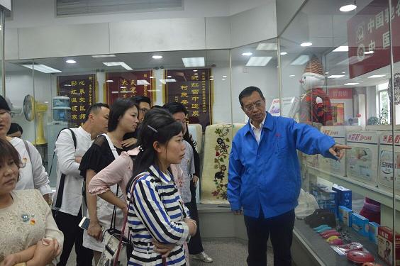 新津县委两新党建组织到成都乐玩在线手机版（大中国区）集团学习考察党建工作