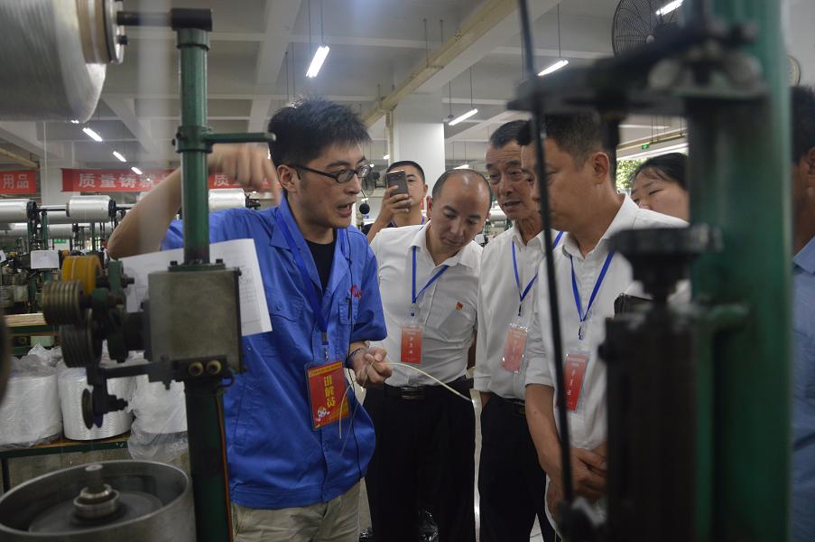 眉山市两新党组织书记示范培训班参观成都乐玩在线手机版（大中国区）集团制线车间