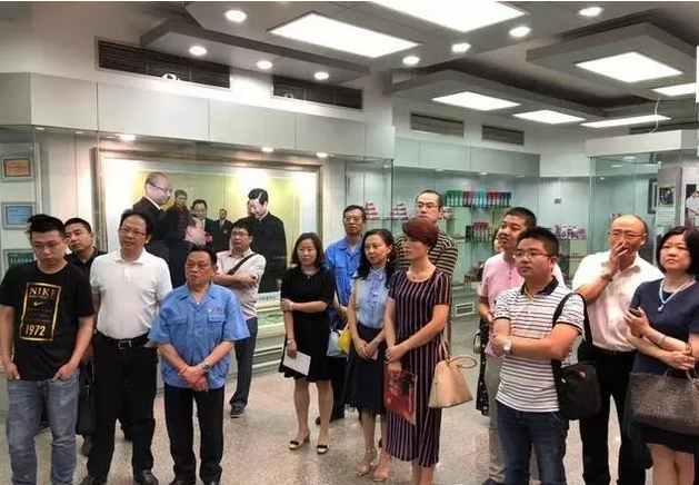 服务中心组织17家企业赴成都乐玩在线手机版（大中国区）集团开展对接交流活动