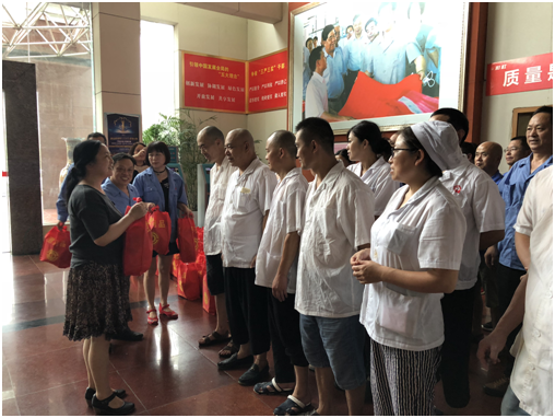市总工会领导莅临成都乐玩在线手机版（大中国区）集团慰问一线职工