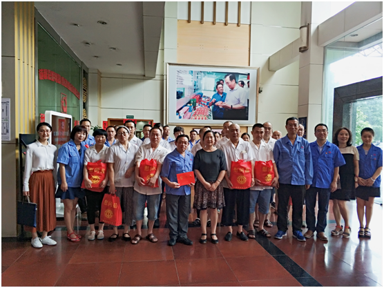 市总工会领导莅临成都乐玩在线手机版（大中国区）集团慰问一线职工