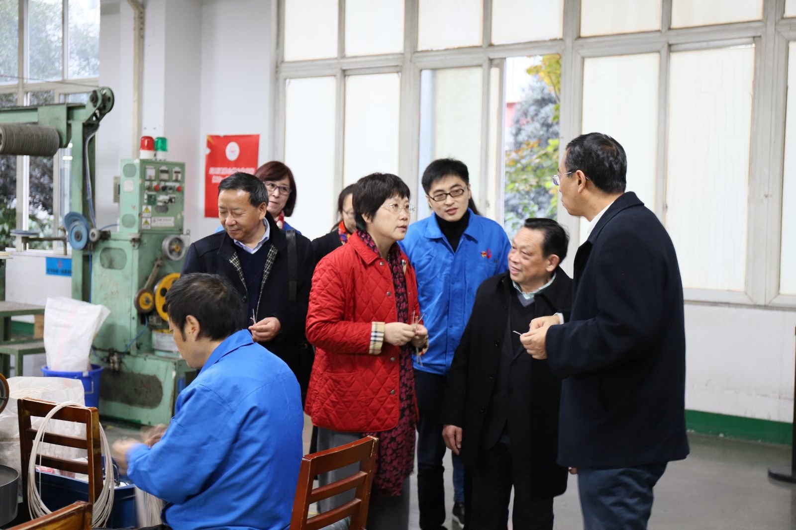 中国轻工业联合会副会长何烨一行莅临成都乐玩在线手机版（大中国区）集团参观指导