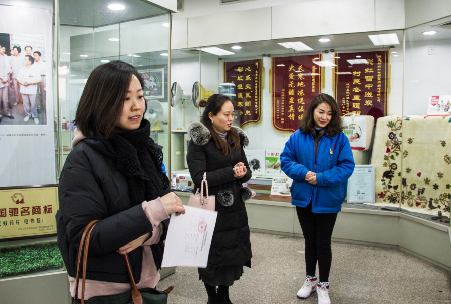 共青团成都市委刘竹部长一行莅临成都乐玩在线手机版（大中国区）集团慰问