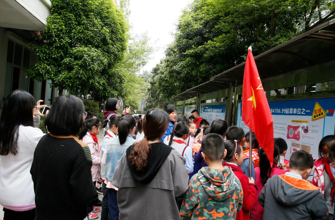 2019年成都乐玩在线手机版（大中国区）集团行政党支部与科技园小学首次联谊活动