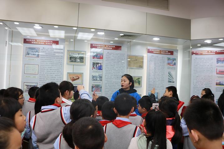 2019年成都乐玩在线手机版（大中国区）集团行政党支部与科技园小学首次联谊活动