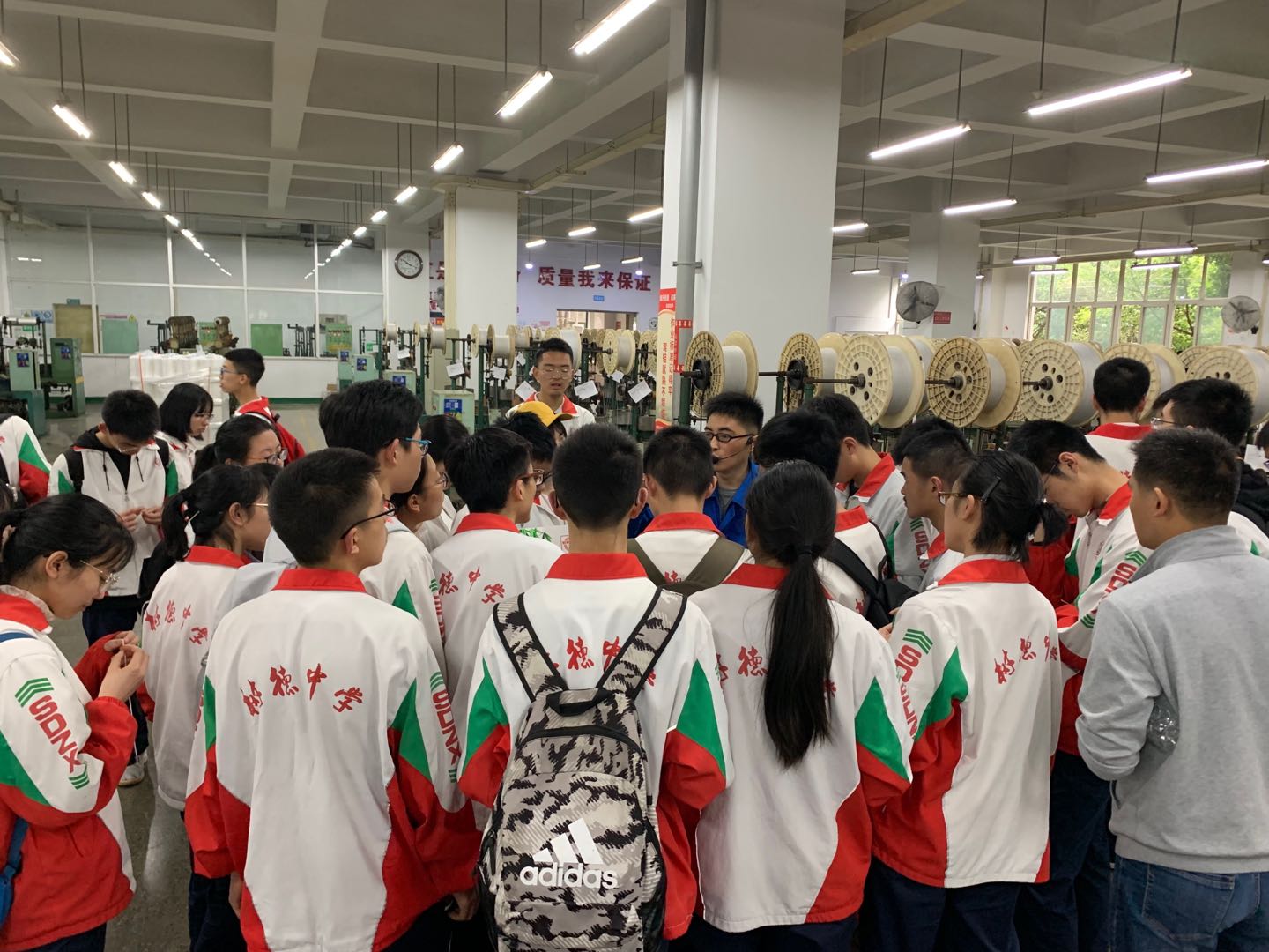 成都树德中学（外国语校区）高二二班参加乐玩在线手机版（大中国区）生活电器科普基地“创新科普一日游”活动