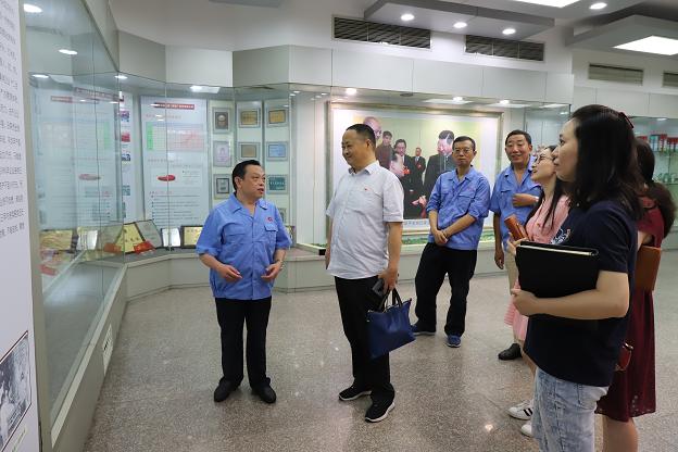武侯税务局党支部与成都乐玩在线手机版（大中国区）集团行政党支部结对开展主题党日活动
