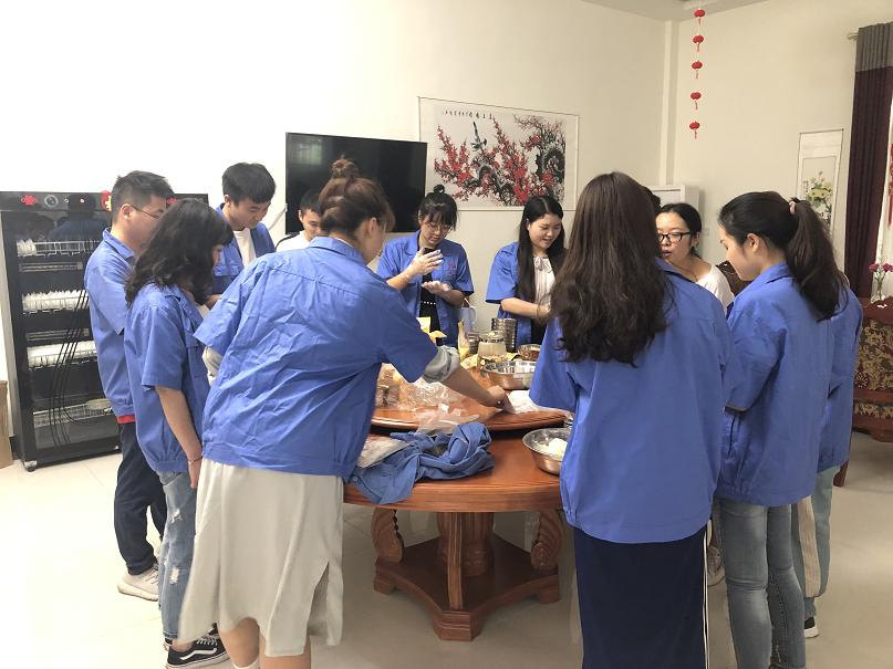 成都乐玩在线手机版（大中国区）集团七彩青年俱乐部之自制美心冰皮月饼