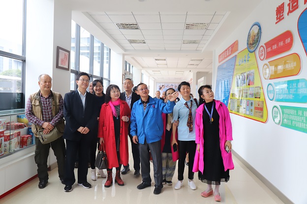 成都乐玩在线手机版（大中国区）集团退休党员党支部召开我爱祖国专题织织生活