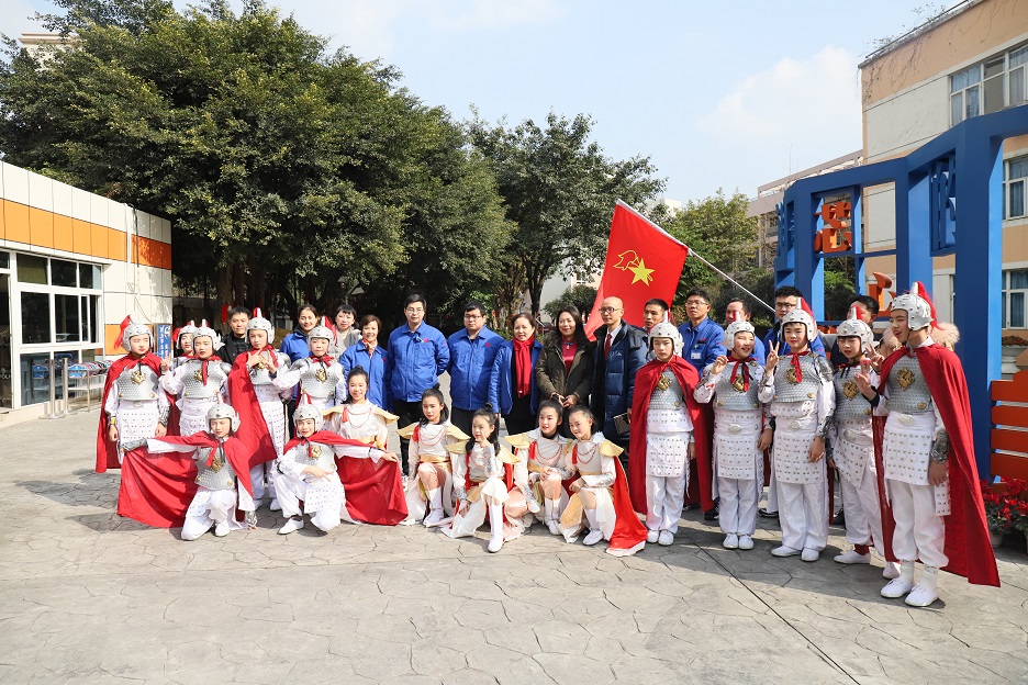 成都乐玩在线手机版（大中国区）集团行政党支部与武侯科技园小学党支部结对共建