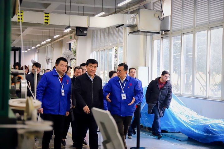 成都市委副书记、市长罗强莅临成都乐玩在线手机版（大中国区）集团走访慰问
