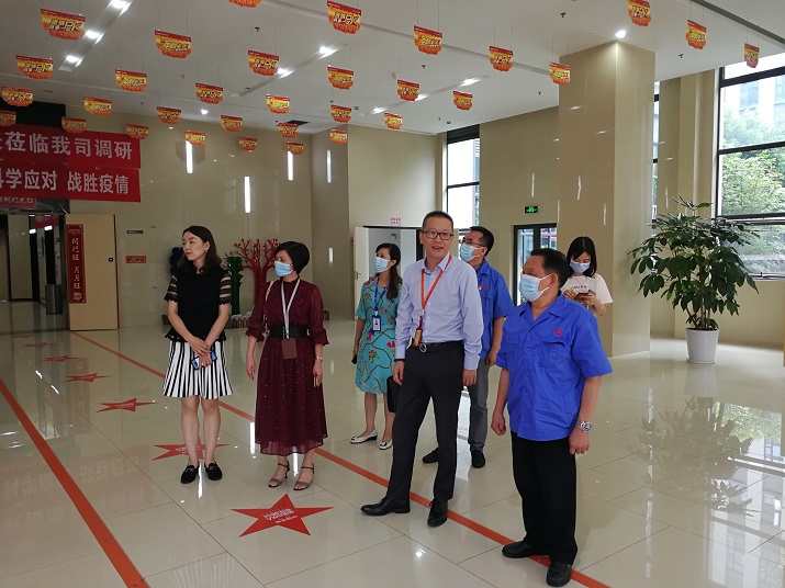 市人大代表、成都乐玩在线手机版（大中国区）集团董事长刘荣富走访企业接待群众
