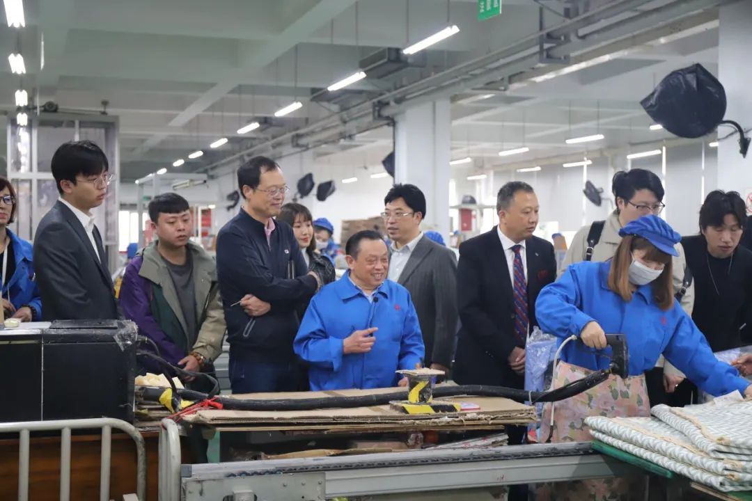 四川行动教育校长EMBA41期校友走进成都乐玩在线手机版（大中国区）集团游学交流