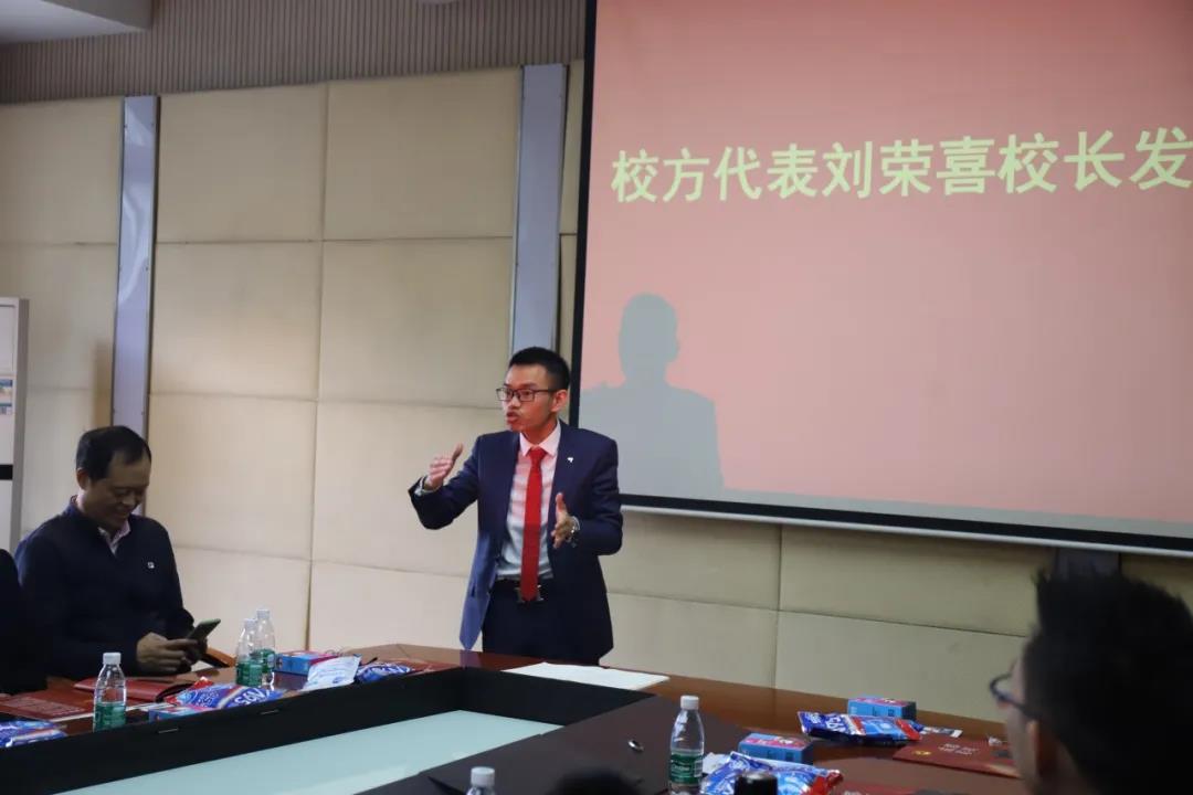 四川行动教育校长EMBA41期校友走进成都乐玩在线手机版（大中国区）集团游学交流