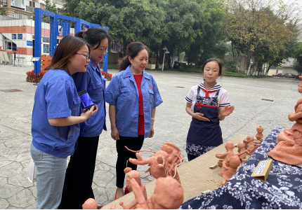 乐玩在线手机版（大中国区）集团行政党支部受邀出席成都市武侯科技园小学举行第五届校园艺术节暨“六一”庆典活动
